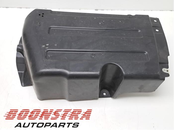 Używane Plyta ochronna podlogowa Mini Mini (F56) 2.0 16V John Cooper Works Cena € 30,19 Z VAT oferowane przez Boonstra Autoparts