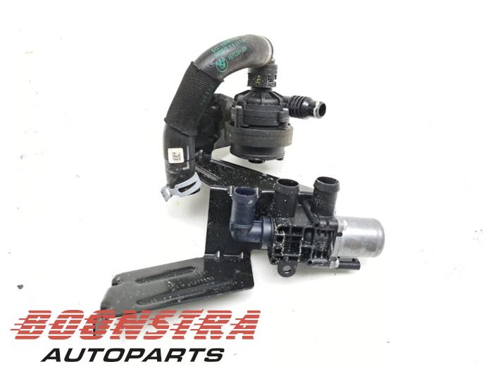 Begagnade Extra vattenpump BMW X5 (G05) xDrive50e 3.0 24V Pris € 33,95 Inklusive moms erbjuds av Boonstra Autoparts