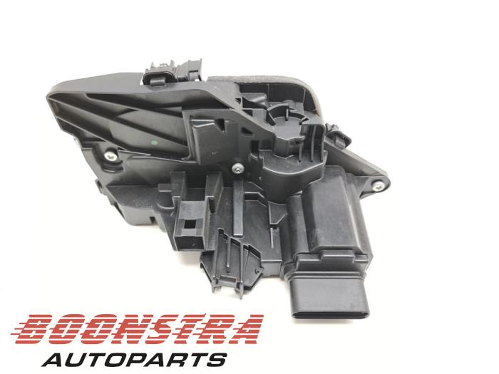 Front door lock mechanism 4-door, right Volvo XC40 2.0 B4 16V Mild ...
