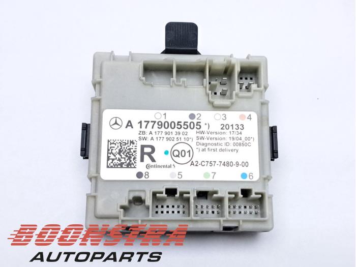 Używane Modul centralnego zamka Mercedes A (177.0) 1.3 A-180 Turbo 16V Cena € 24,95 Procedura marży oferowane przez Boonstra Autoparts
