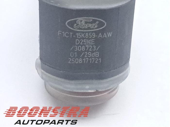 Parkeringssensor från en Ford Kuga II (DM2) 1.5 EcoBoost 16V 150 2017
