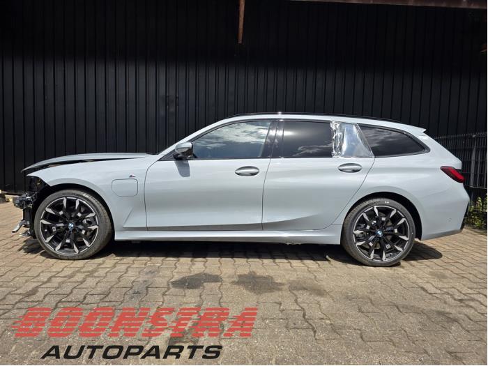 Używane Pólwal BMW 3 serie Touring (G21) 330e 2.0 TwinPower Turbo 16V Cena € 598,95 Z VAT oferowane przez Boonstra Autoparts