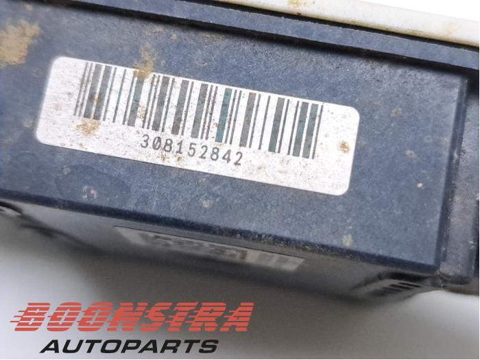 Nox Sensor van een Ford Transit 2.0 TDCi 16V Eco Blue 170 RWD 2021