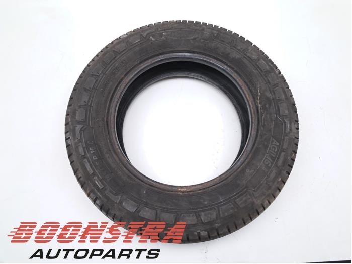Używane Opona Cena € 60,44 Z VAT oferowane przez Boonstra Autoparts