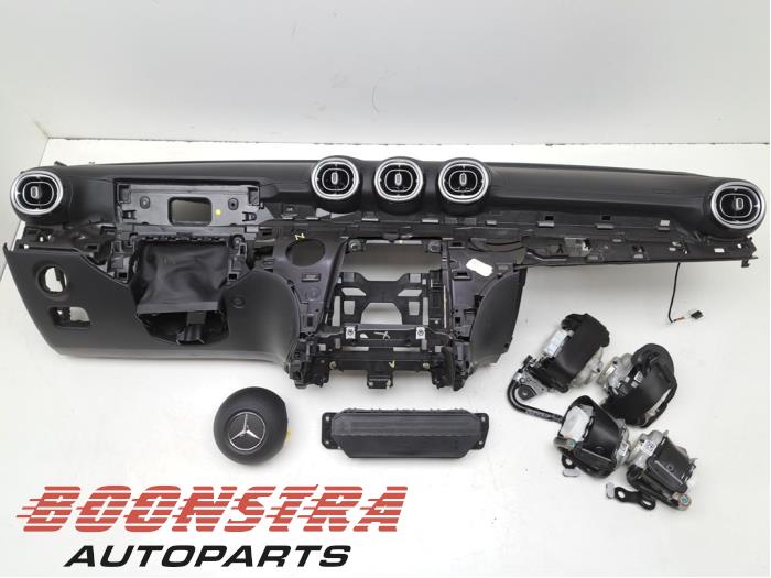 Begagnade Airbagset Mercedes C (W206) C-300 e 2.0 Turbo Pris € 2.195,00 Marginaltabell erbjuds av Boonstra Autoparts