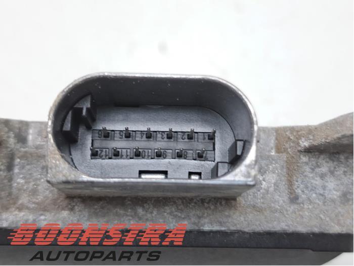 Dödvinkelsensor från en BMW X5 (F15) xDrive 35d 3.0 24V 2014