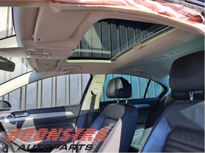 Używane Dach panoramiczny Volkswagen Passat (3G2) 2.0 TSI 16V Cena € 695,00 Procedura marży oferowane przez Boonstra Autoparts