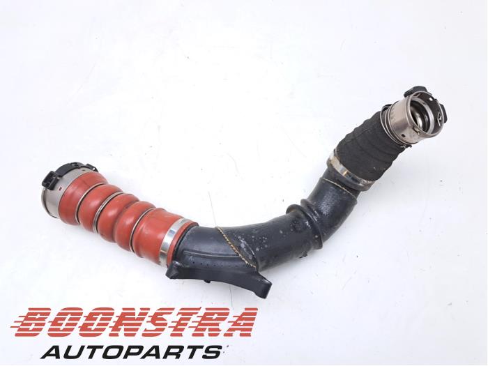 Intercooler Rohr van een MINI Countryman (F60) 2.0 16V John Cooper Works ALL4 2019