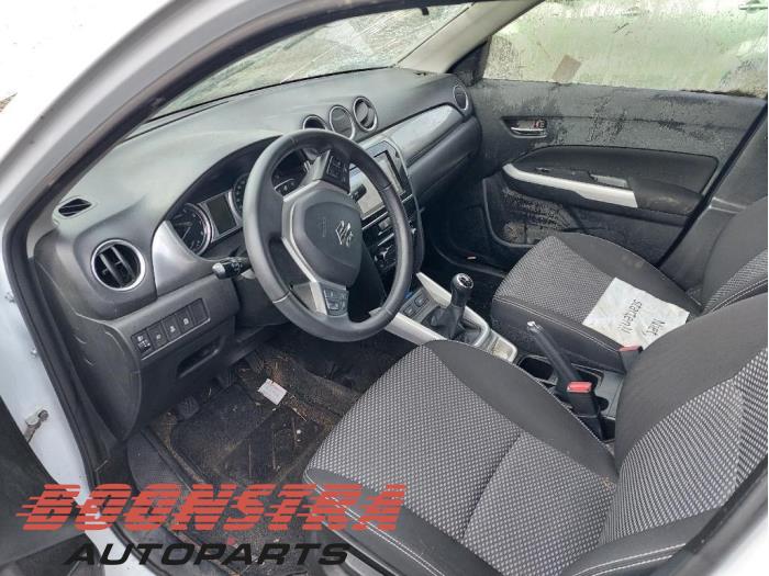 Begagnade Airbagset Suzuki Vitara (LY/MY) 1.6 16V VVT Pris € 849,00 Marginaltabell erbjuds av Boonstra Autoparts