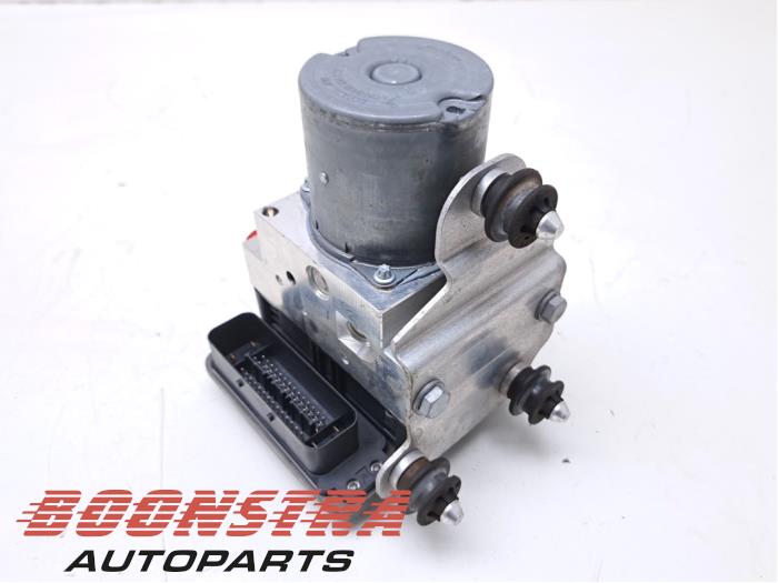 ABS Pumpe van een Audi R8 (4S3/4SP) 5.2 V10 Plus Quattro 2016