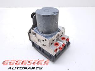 ABS Pumpe van een Audi R8 (4S3/4SP) 5.2 V10 Plus Quattro 2016