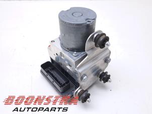 ABS Pumpe van een Audi R8 (4S3/4SP) 5.2 V10 Plus Quattro 2016