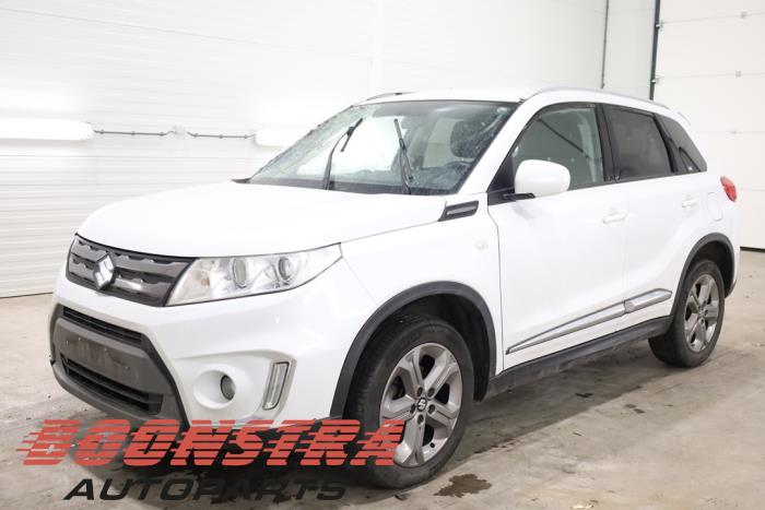 Używane Reflektor lewy Suzuki Vitara (LY/MY) 1.6 16V VVT Cena € 395,00 Procedura marży oferowane przez Boonstra Autoparts