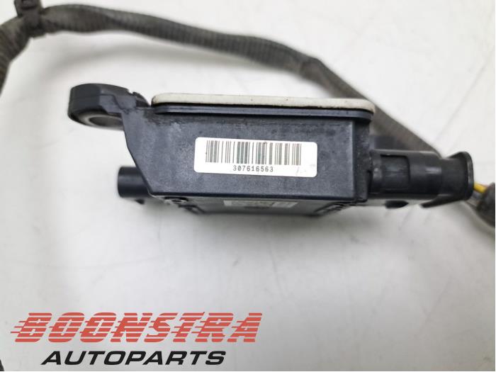 Nox Sensor van een Ford Transit 2.0 TDCi 16V Eco Blue 170 4x4 2021
