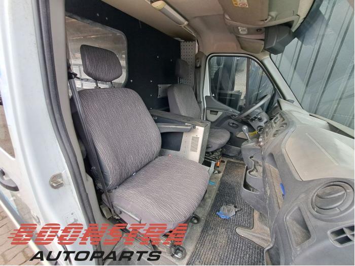 Używane Fotel prawy Renault Master III (FV) 2.3 dCi 170 16V FWD Cena € 422,29 Z VAT oferowane przez Boonstra Autoparts