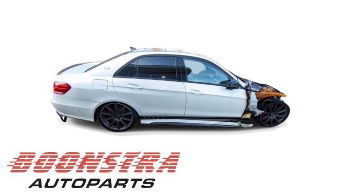 Używane Dach panoramiczny Mercedes E-Klasse AMG (W212) 5.5 E-63 S AMG V8 32V 4-Matic Cena € 689,00 Procedura marży oferowane przez Boonstra Autoparts