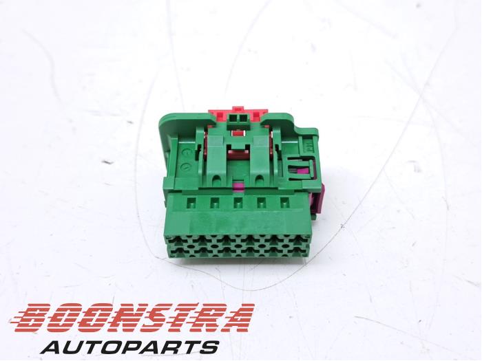 Nuevos Conector BMW X3 (G01) M 3.0 TwinPower Turbo 24V Precio € 30,19 IVA incluido ofrecido por Boonstra Autoparts