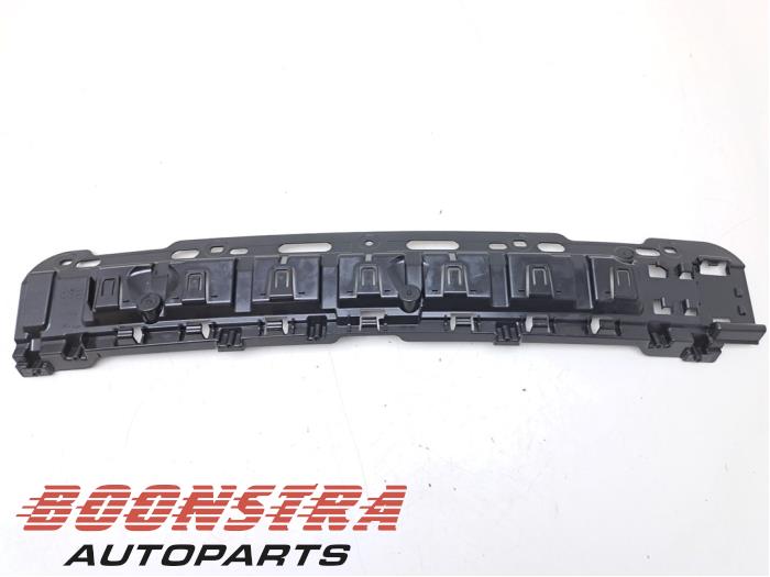 Nuevos Parachoque placa base BMW X5 (G05) M 4.4i V8 32V Precio € 39,95 IVA incluido ofrecido por Boonstra Autoparts