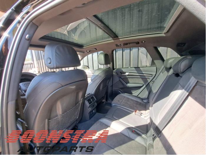 Używane Podsufitka Audi SQ5 (FYB/FYG) 3.0 TFSI V6 24V Cena € 495,00 Procedura marży oferowane przez Boonstra Autoparts