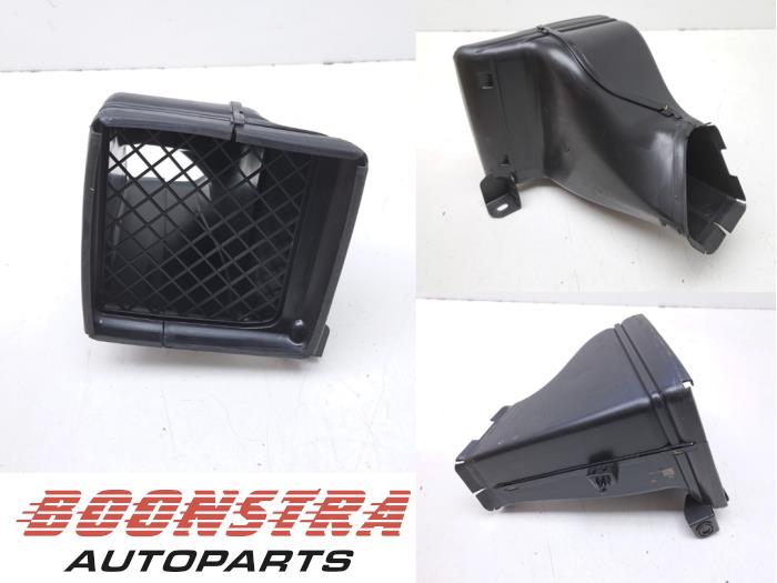 Nya Lufttratt BMW 2 serie Gran Coupe (F44) 216d 1.5 12V Pris € 30,19 Inklusive moms erbjuds av Boonstra Autoparts