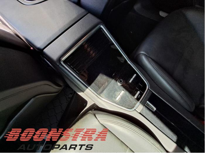 Usagé Affichage intérieur Porsche Panamera (971G) 4.0 V8 4S Diesel Prix € 895,00 Règlement à la marge proposé par Boonstra Autoparts