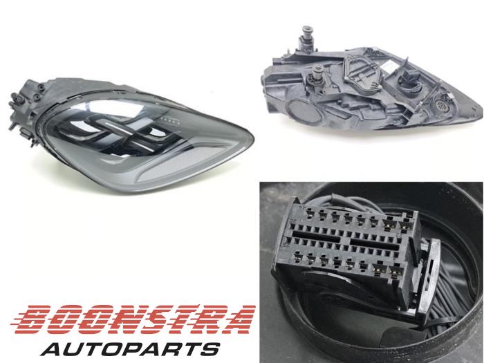 Używane Reflektor prawy Porsche Cayenne III (9YA) 3.0 V6 24V Turbo E-Hybrid Cena € 2.194,95 Procedura marży oferowane przez Boonstra Autoparts
