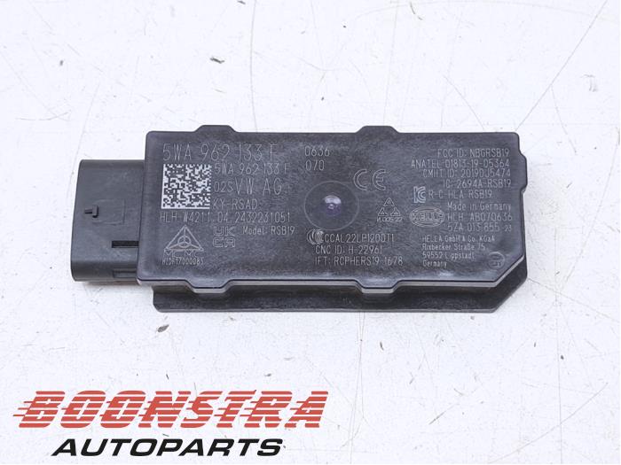 Używane Keyless Entry-Antena Skoda Octavia Combi (NXAC) 1.0 TSI e-TEC 12V Cena € 24,95 Procedura marży oferowane przez Boonstra Autoparts