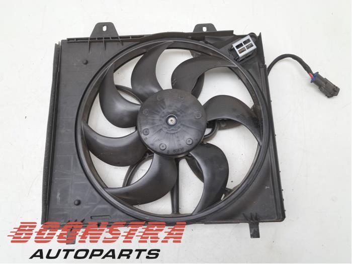Używane Wentylator Opel Corsa F (UB/UH/UP) 1.2 Turbo 12V 100 Cena € 47,95 Procedura marży oferowane przez Boonstra Autoparts