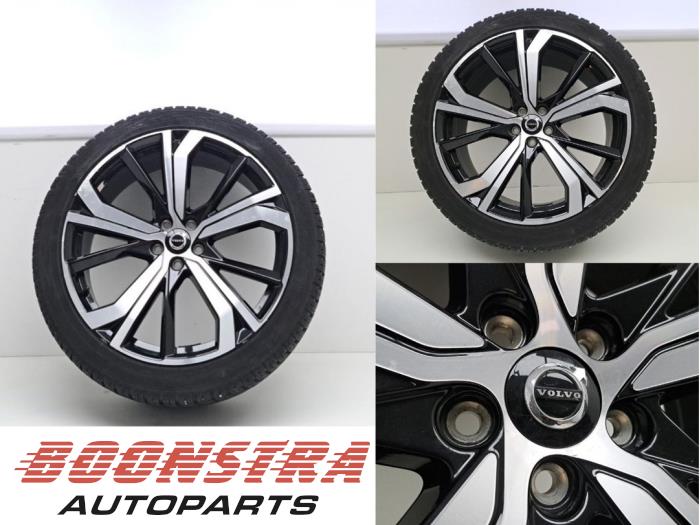 Begagnade Hjul + vinterdäck Volvo XC60 II (UZ) 2.0 T8 16V Recharge, Twin Engine AWD Pris € 264,95 Marginaltabell erbjuds av Boonstra Autoparts
