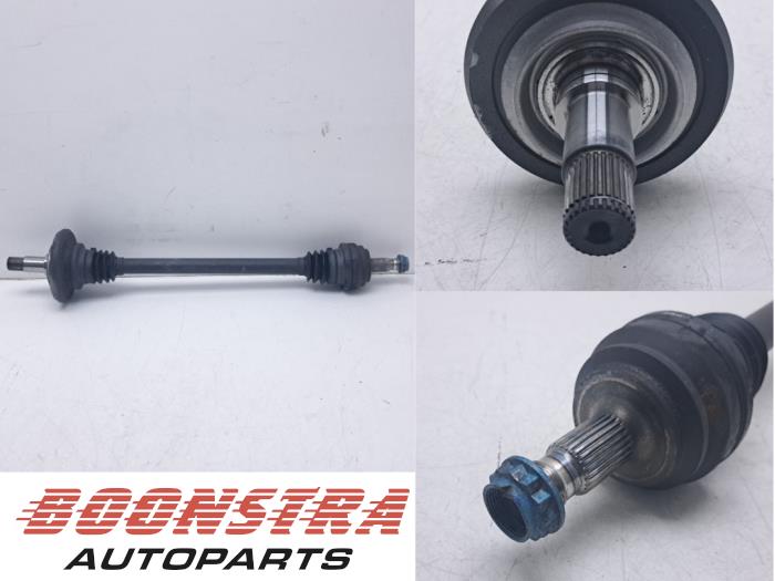 Begagnade Drivaxel, vänster bak Mercedes C (W205) C-200 2.0 CGI 16V Pris € 48,95 Marginaltabell erbjuds av Boonstra Autoparts