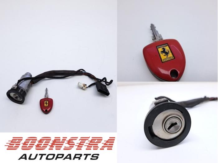Używane Stacyjka + Kluczyk Ferrari F430 Spider 4.3 V8 32V Cena € 594,95 Procedura marży oferowane przez Boonstra Autoparts