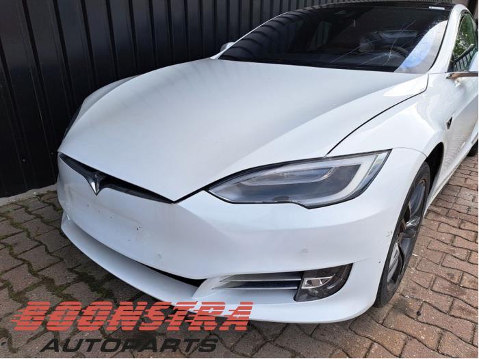 Begagnade Front Tesla Model S 90D Pris € 695,00 Marginaltabell erbjuds av Boonstra Autoparts