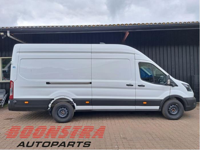 Używane Kurtyna prawa Ford Transit E-Transit 68 kWh Cena € 356,95 Z VAT oferowane przez Boonstra Autoparts