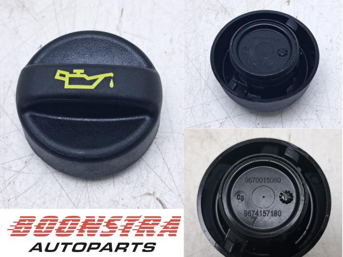 Gebrauchte Ölkappe Toyota ProAce City 1.2 VVT-i 130 Preis € 24,95 Margenregelung angeboten von Boonstra Autoparts
