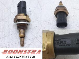 Engine temperature sensor from a BMW 1 serie (F20) 118i 1.5 TwinPower 12V 2016