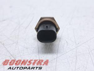 Engine temperature sensor from a BMW 1 serie (F20) 118i 1.5 TwinPower 12V 2016