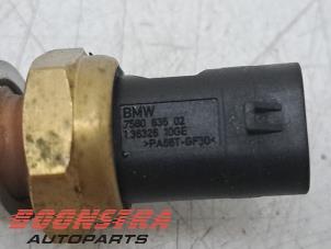 Engine temperature sensor from a BMW 1 serie (F20) 118i 1.5 TwinPower 12V 2016