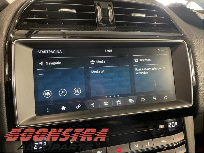 Używane System nawigacji Jaguar F-Pace 2.0 D 180 16V Cena € 474,95 Procedura marży oferowane przez Boonstra Autoparts