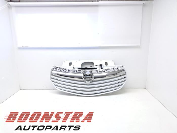 Używane Grill Opel Vivaro 1.6 CDTI 90 Cena € 145,14 Z VAT oferowane przez Boonstra Autoparts