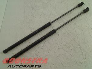 Used Set of tailgate gas struts Kia Rio III (UB) 1.2 CVVT 16V Price € 24,95 Margin scheme offered by Boonstra Autoparts