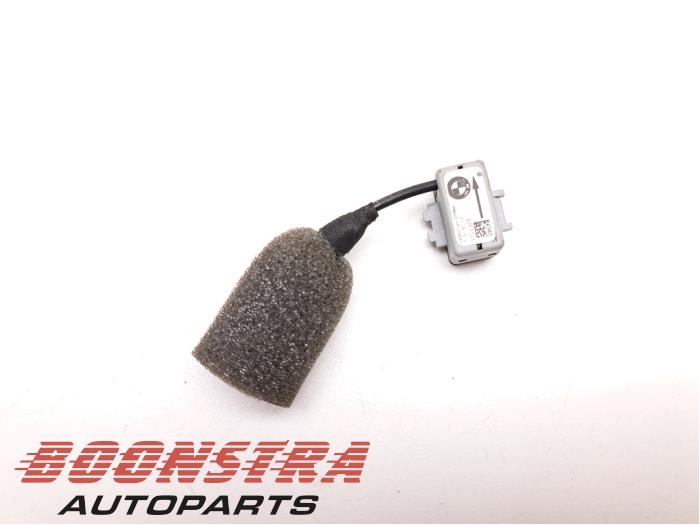 Używane Mikrofon (rózne) BMW 5 serie (F10) 520d 16V Cena € 24,96 Procedura marży oferowane przez Boonstra Autoparts