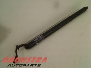 Used Rear gas strut, right BMW 3 serie (E92) M3 4.0 V8 32V Price € 36,75 Margin scheme offered by Boonstra Autoparts