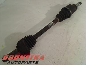 Used Front drive shaft, left Renault Clio III (BR/CR) 1.2 16V TCe 100 Price € 33,00 Margin scheme offered by Boonstra Autoparts