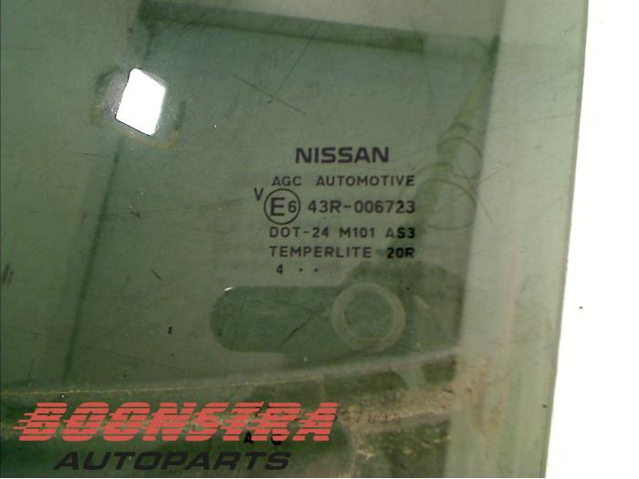 Rear door window 4-door, left from a Nissan Juke (F15)  2015
