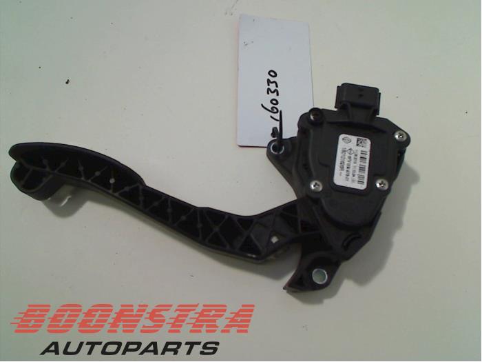 Używane Pedal gazu Renault Master III (MA/MB/MC/MD/MH/MF/MG/MH) 2.3 dCi 16V Cena € 36,24 Z VAT oferowane przez Boonstra Autoparts