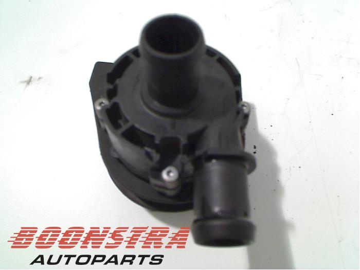 Begagnade Extra vattenpump Audi A3 Sportback (8VA/8VF) 1.4 16V g-Tron Pris € 24,95 Marginaltabell erbjuds av Boonstra Autoparts