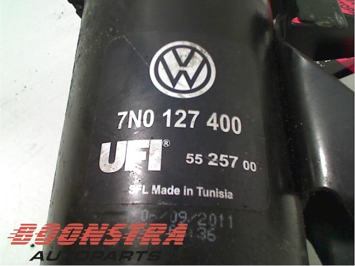 Fuel filter housing from a Volkswagen Passat Variant (365) 1.6 TDI 16V Bluemotion 2012
