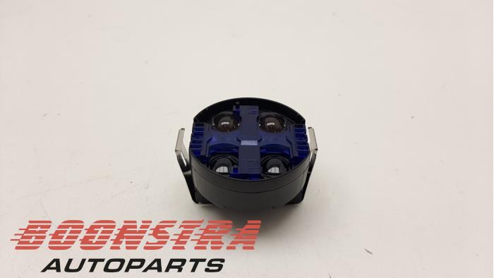 Begagnade Regnsensor Mercedes E Estate (S212) E-200 CDI 16V BlueEfficiency,BlueTEC Pris € 24,95 Marginaltabell erbjuds av Boonstra Autoparts