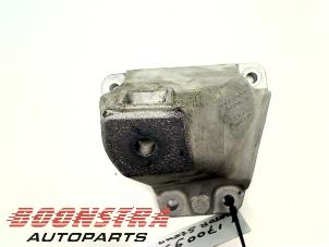 Used Engine mount BMW 5 serie (F10) 520d 16V Price € 24,95 Margin scheme offered by Boonstra Autoparts
