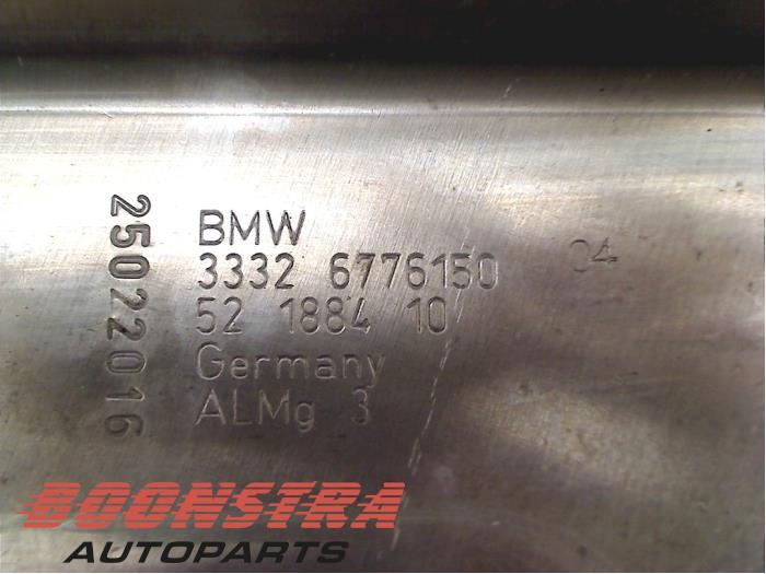 Rear torque rod, right from a BMW 1 serie (E81) 120i 16V 2008